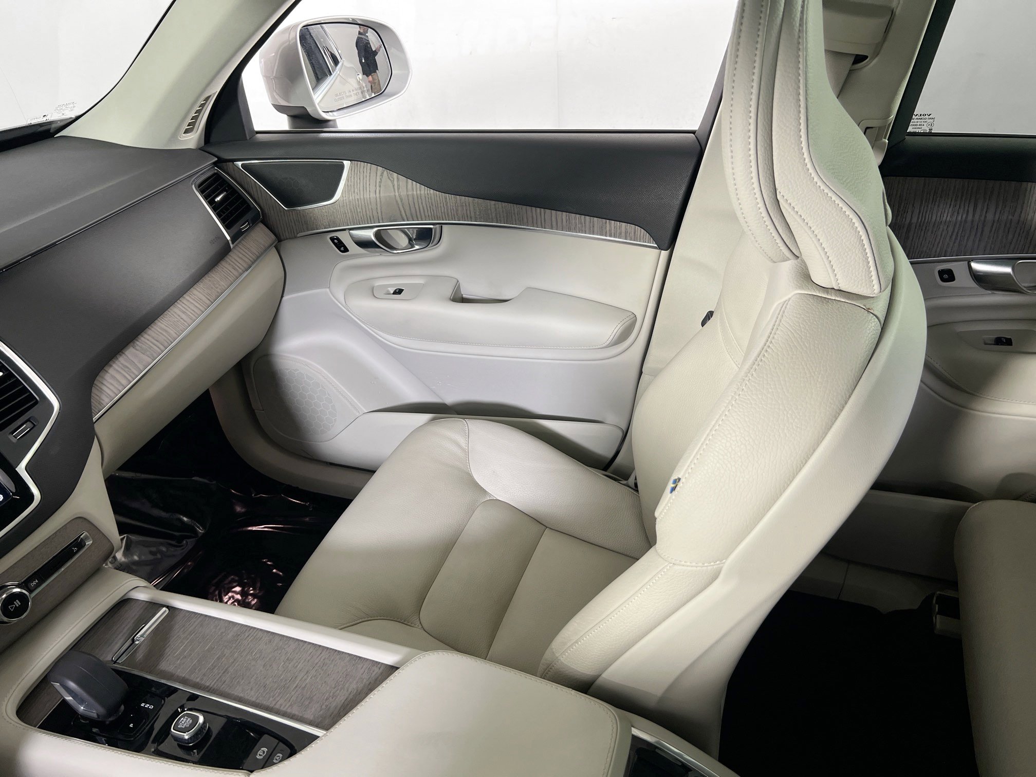 Used 2023 Volvo XC90 B6 Core w/ Protection Package Premier image 24