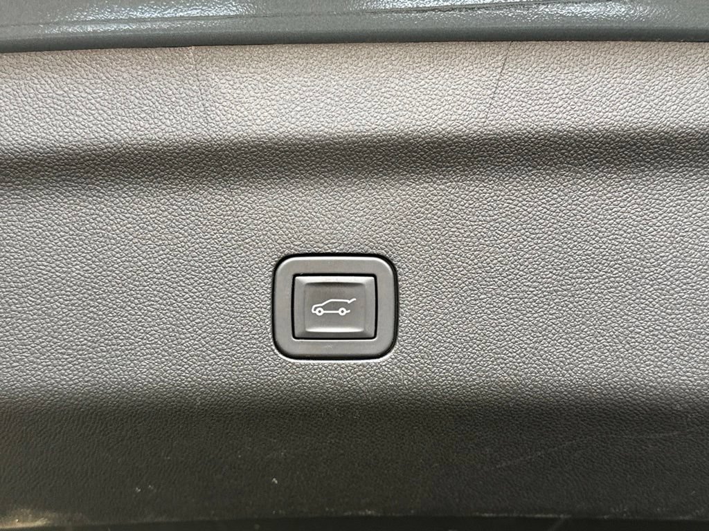 Certified 2025 Chevrolet Suburban Premier AWD/4WD image 35