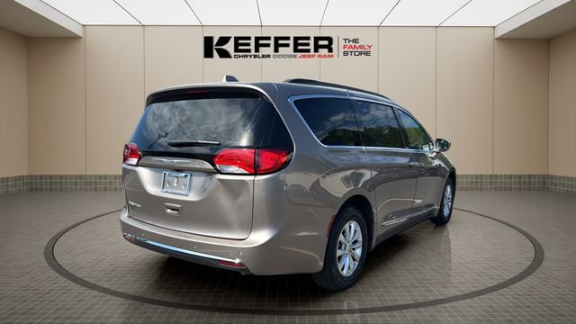 Certified 2017 Chrysler Pacifica Touring-L image 6