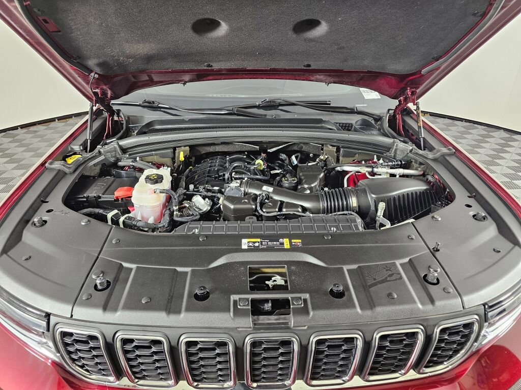 Used 2023 Jeep Grand Cherokee L Laredo AWD/4WD image 9