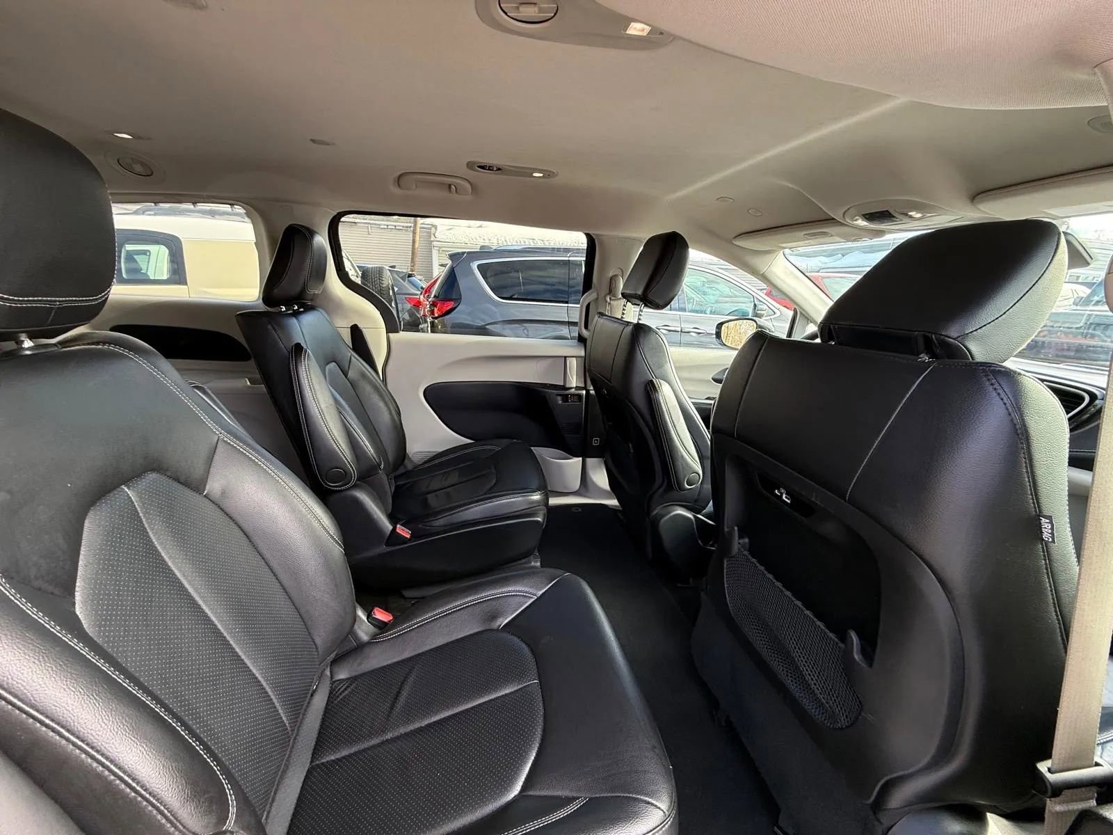 Used 2022 Chrysler Pacifica Touring-L image 26