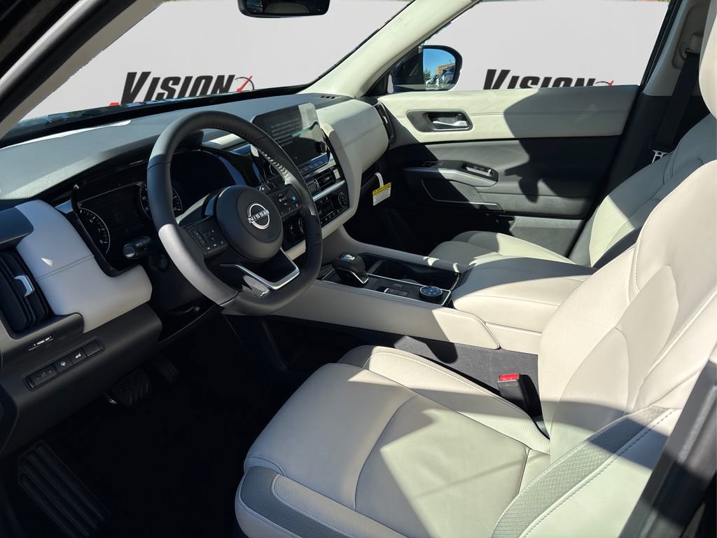 New 2025 Nissan Pathfinder SL image 9
