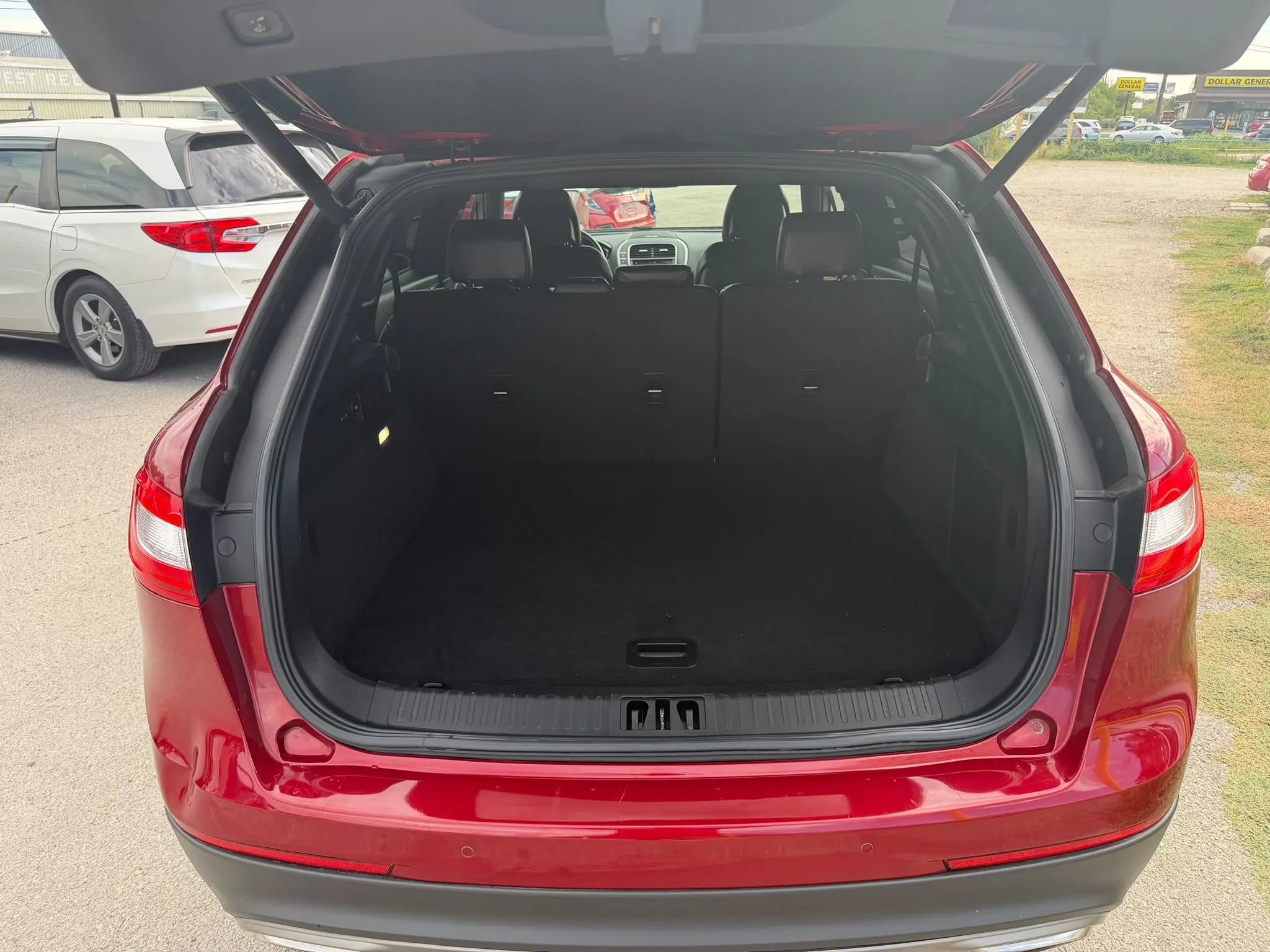Used 2017 Lincoln MKX Select w/ Select Plus Package FWD image 5