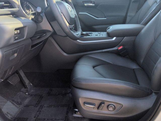 Certified 2026 Toyota Highlander XLE image 13