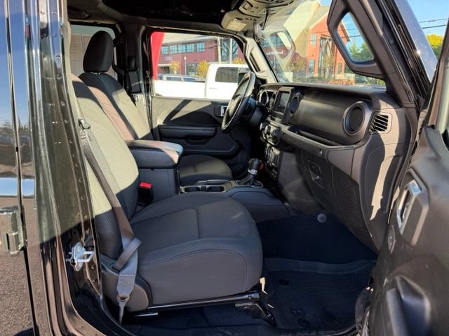 Used 2023 Jeep Wrangler Unlimited w/ Cold Weather Group AWD/4WD image 28
