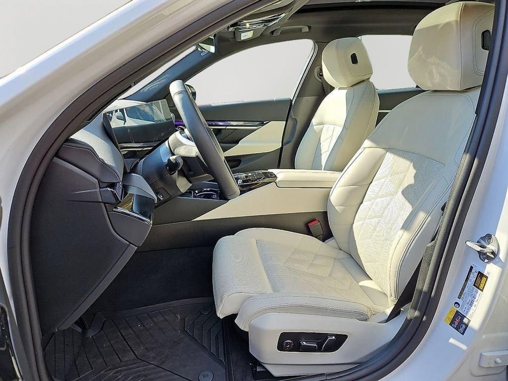 Used 2024 BMW i5 eDrive40i w/ Premium Package image 12