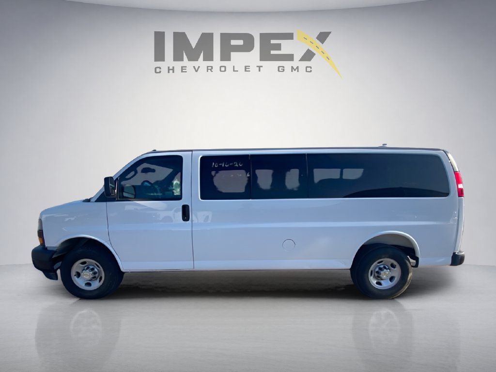 Used 2025 Chevrolet Express 3500 LS RWD image 2