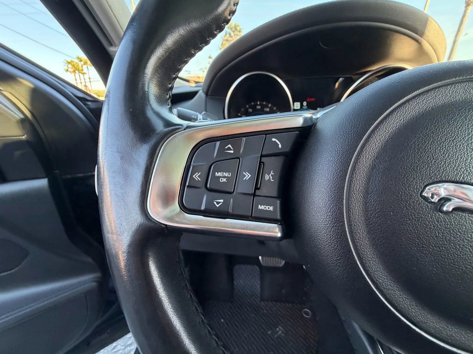 Used 2019 Jaguar F-PACE R-Sport image 15