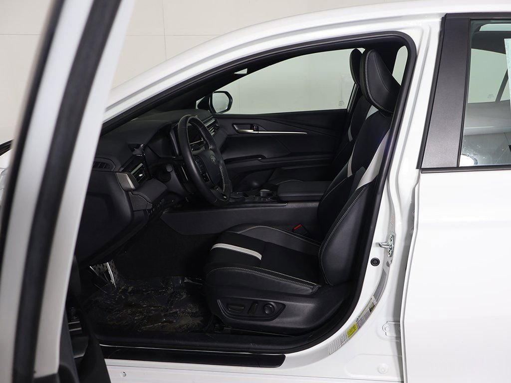 Used 2025 Toyota Camry SE FWD image 26