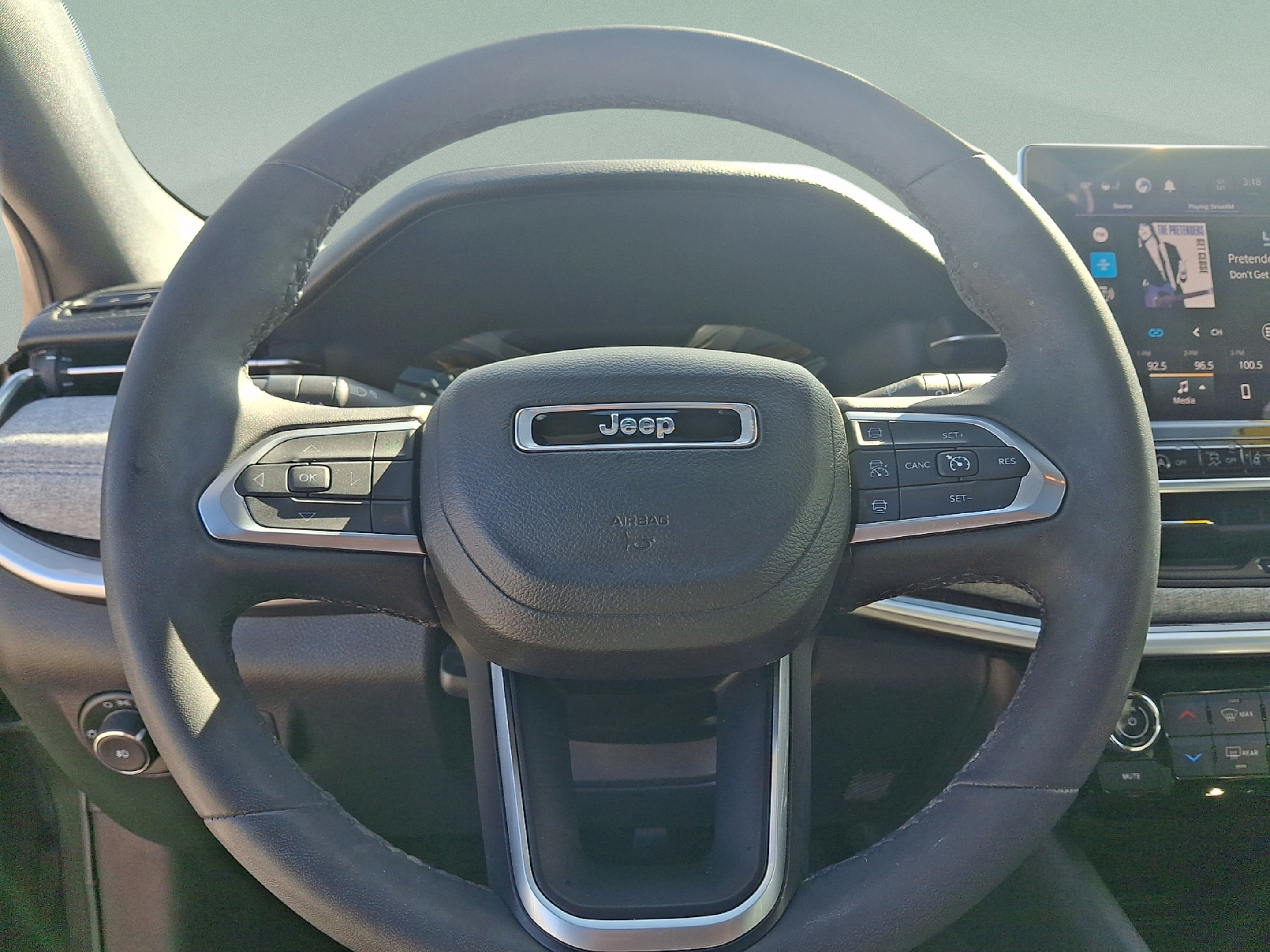 Certified 2023 Jeep Compass Latitude w/ Sun and Sound Group AWD/4WD image 17