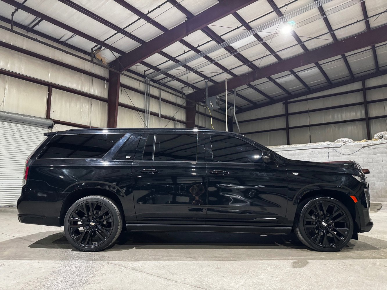Used 2021 Cadillac Escalade ESV Sport Platinum w/ LPO, ONYX Package image 4