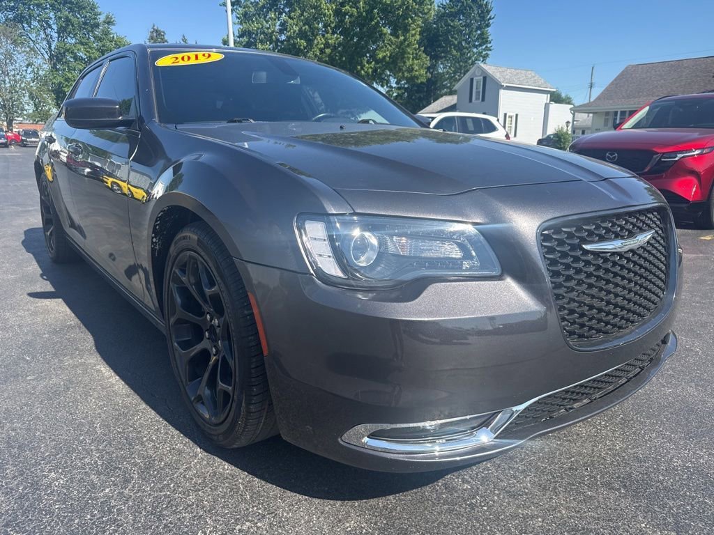 Used 2019 Chrysler 300 S RWD image 3