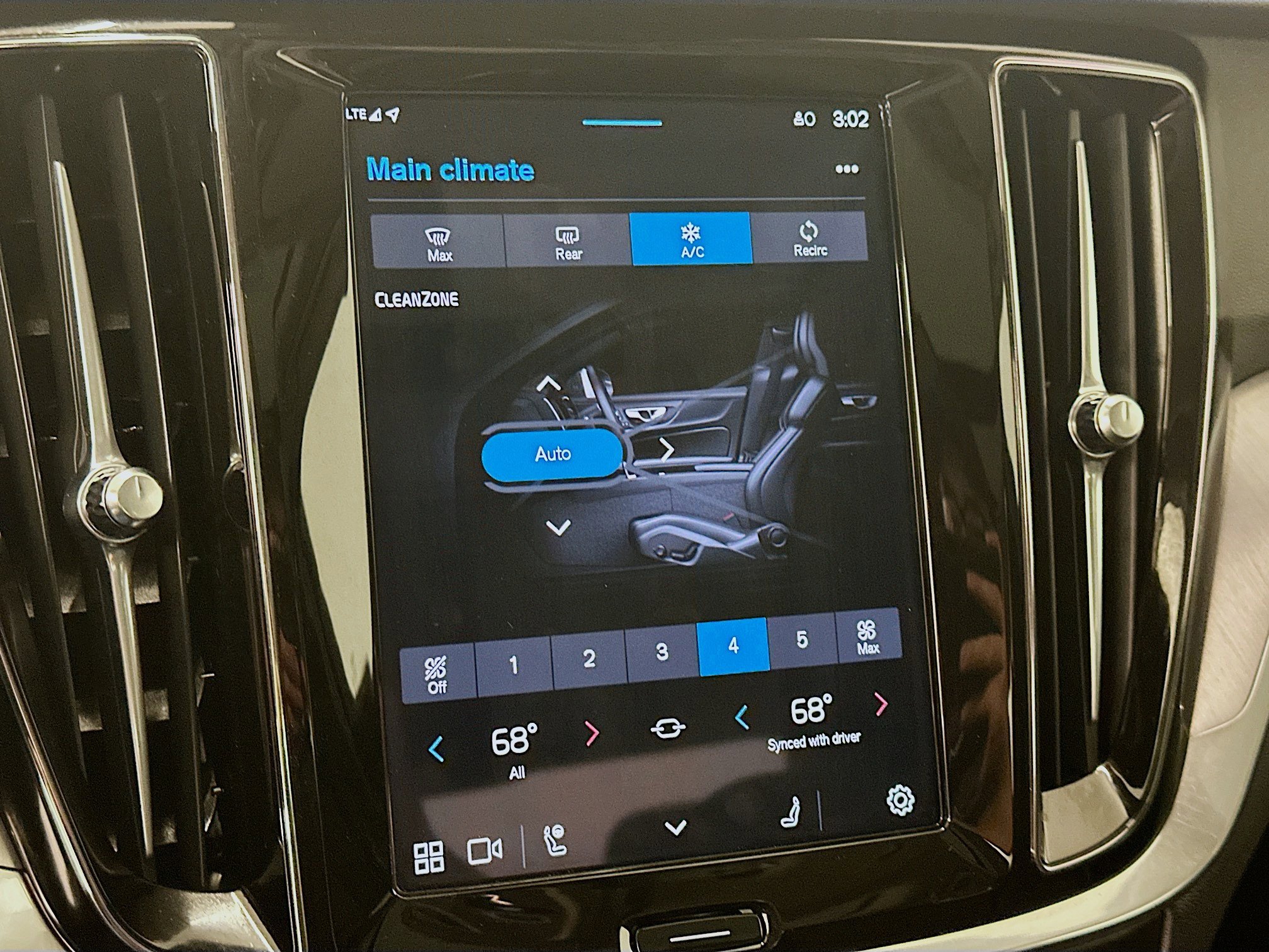 Used 2025 Volvo S60 B5 Core image 24