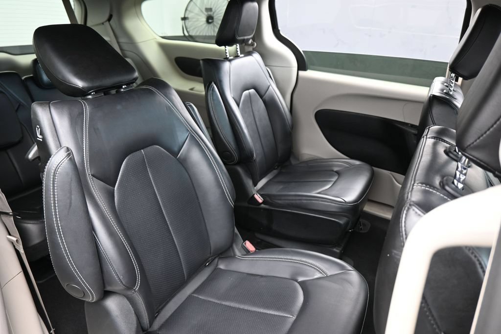 Used 2023 Chrysler Pacifica Touring-L FWD image 48