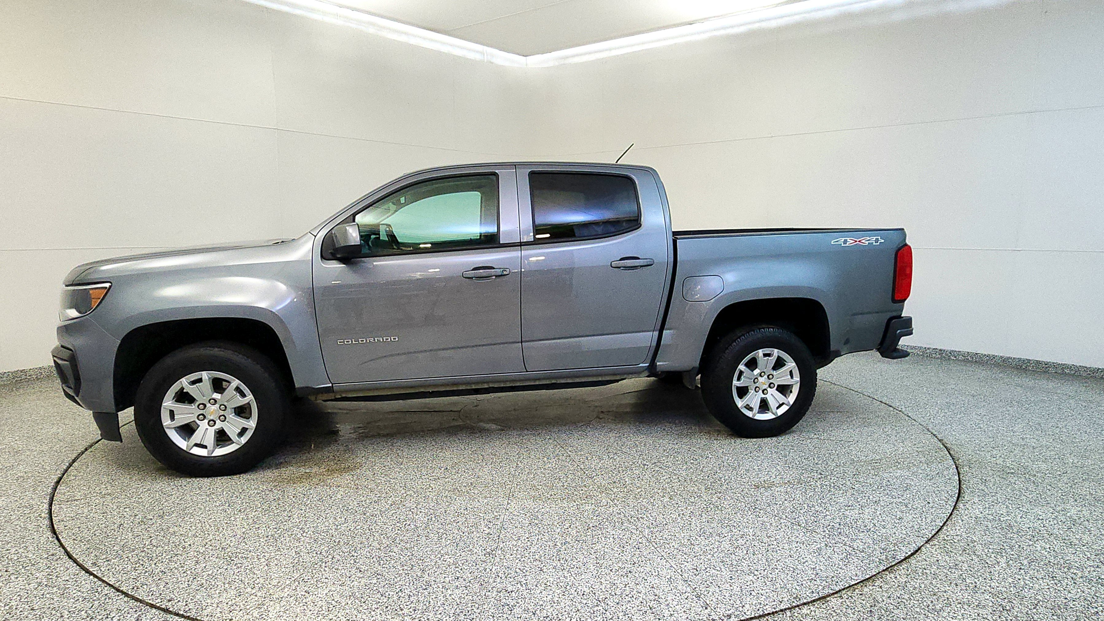 Used 2022 Chevrolet Colorado LT w/ LT Convenience Package AWD/4WD image 4