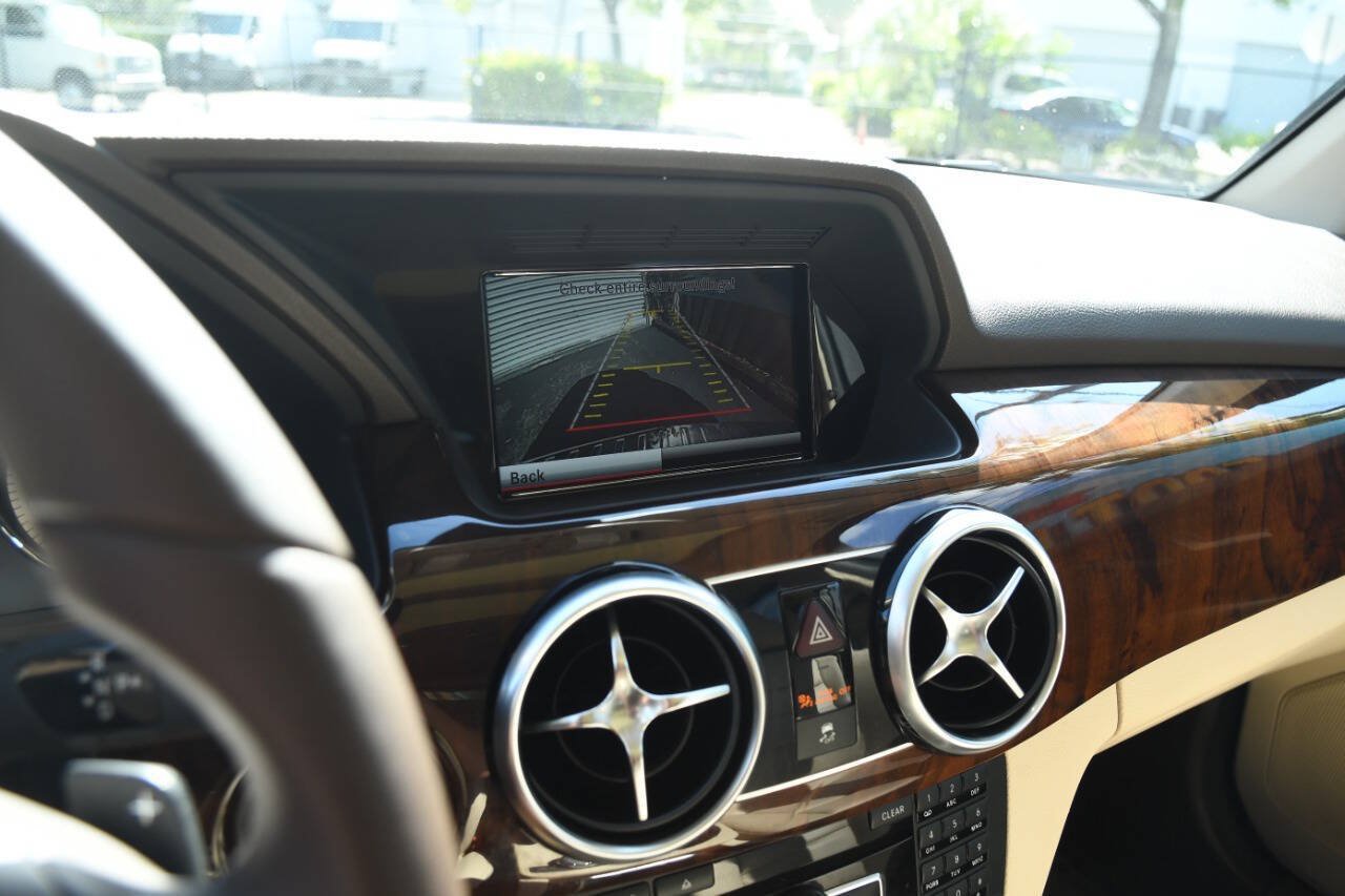 Used 2015 Mercedes-Benz GLK 350 2WD w/ Premium 1 Package image 27