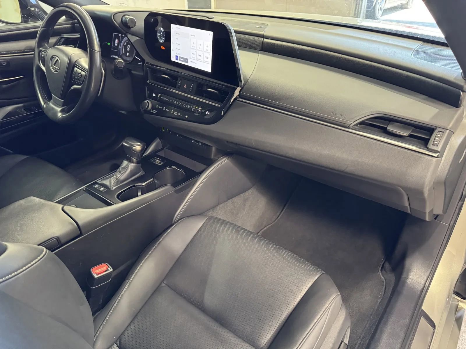 Used 2023 Lexus ES 300h w/ Premium Package image 5