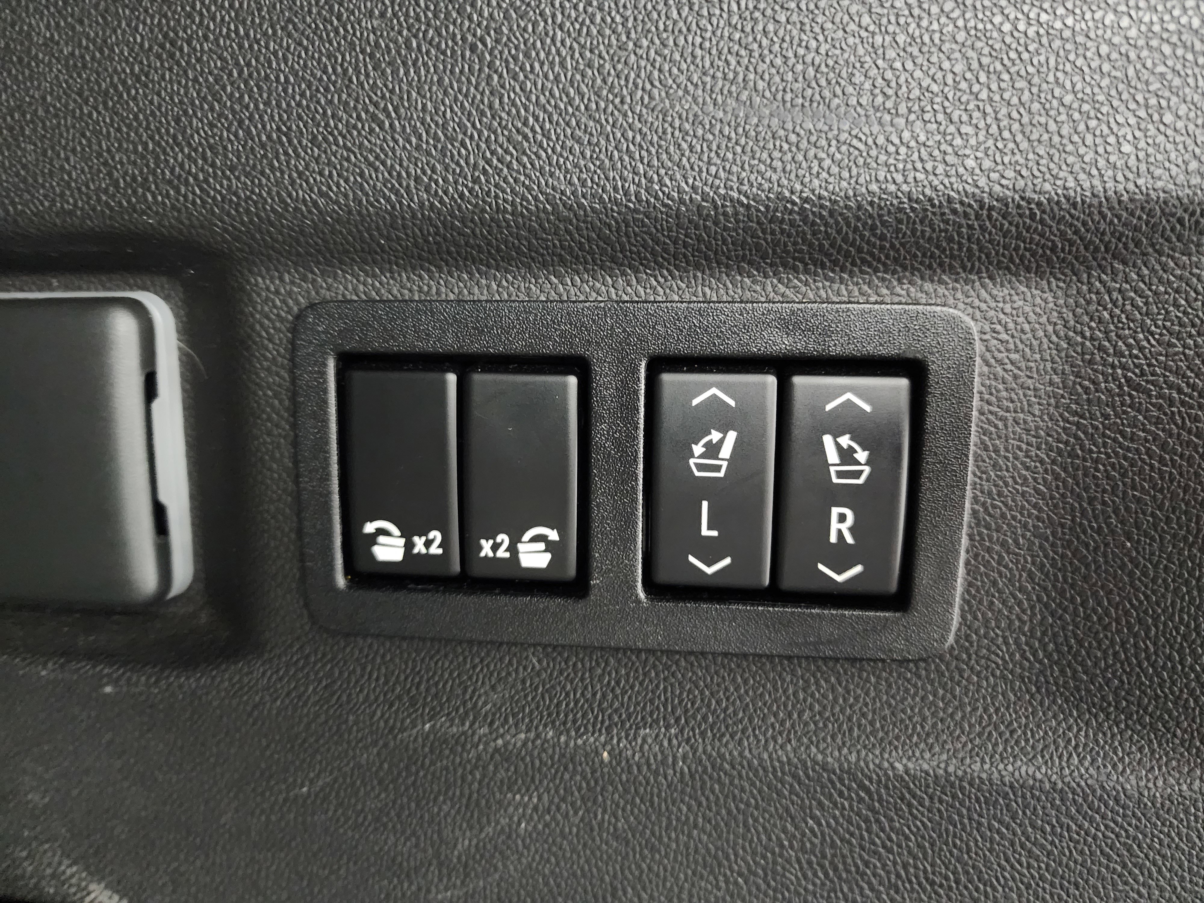 Used 2021 Chevrolet Tahoe LT image 36