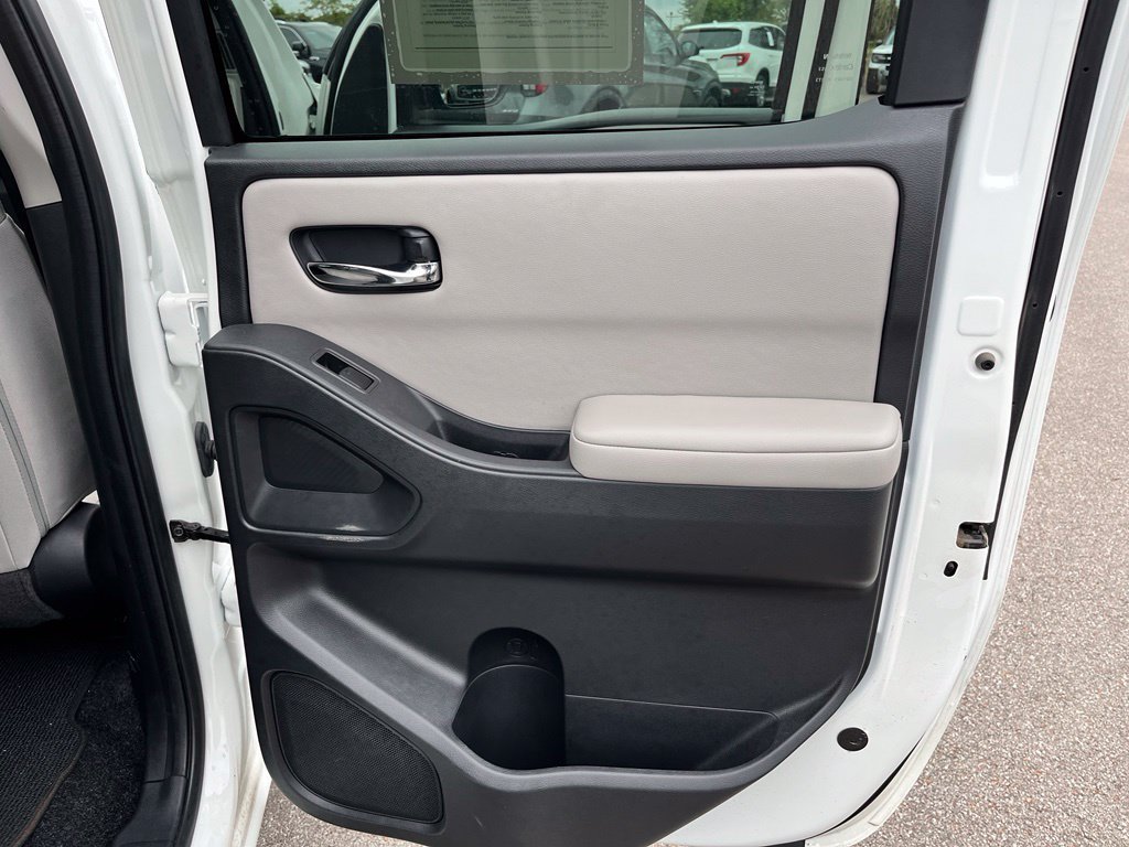 Used 2025 Nissan Frontier SV w/ SV Convenience Package RWD image 15