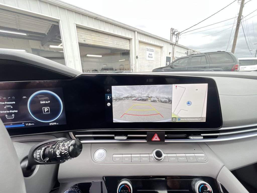 Used 2025 Hyundai Elantra SEL FWD image 17