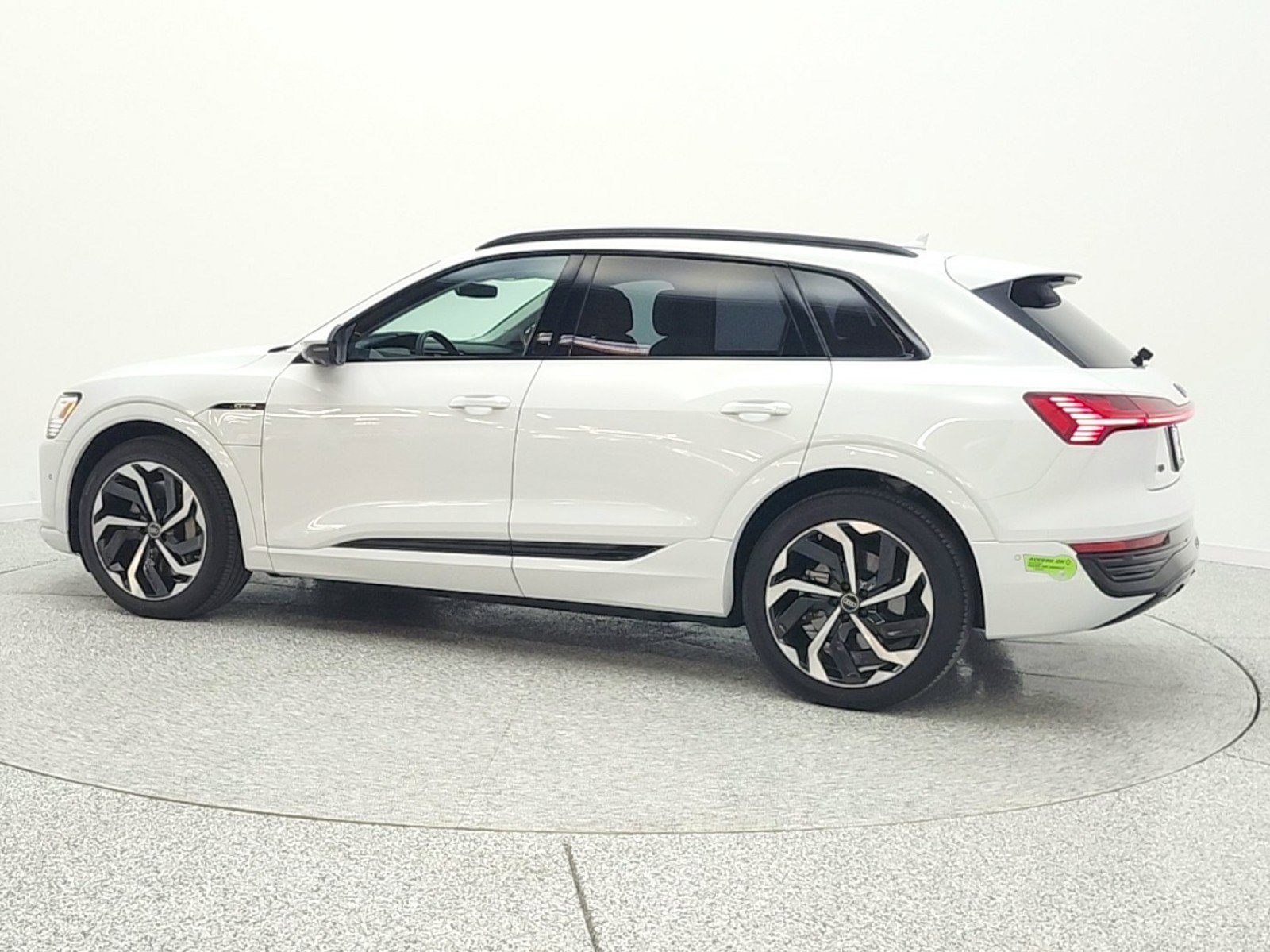 Used 2024 Audi Q8 e-tron Premium Plus w/ Premium Plus Package AWD/4WD image 8