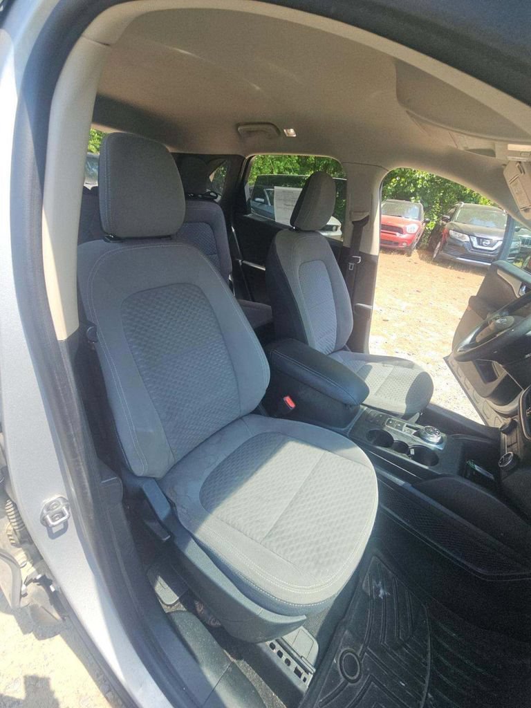 Used 2020 Ford Escape SE FWD image 9