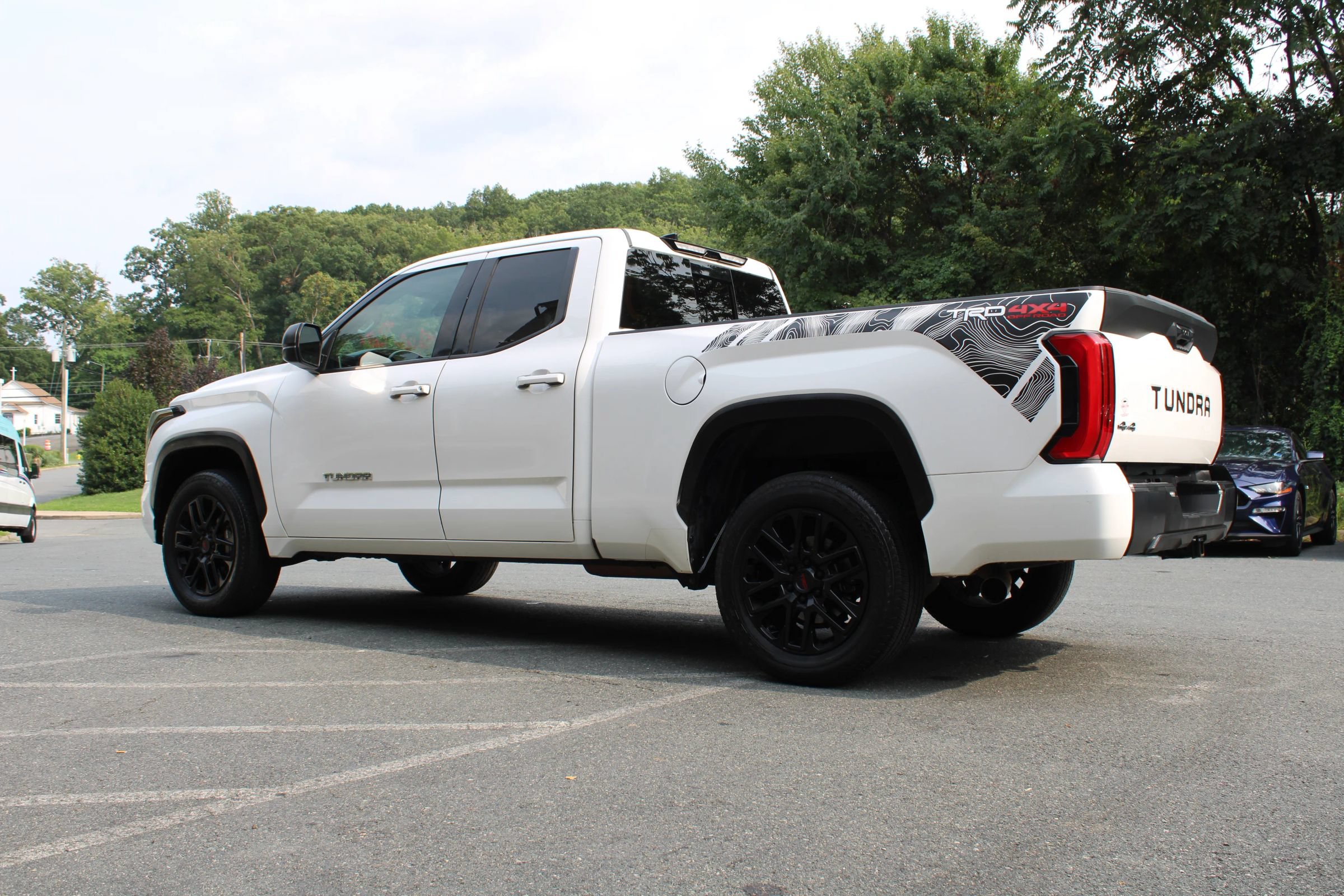 Used 2022 Toyota Tundra SR5 w/ SR5 Premium Package AWD/4WD image 5