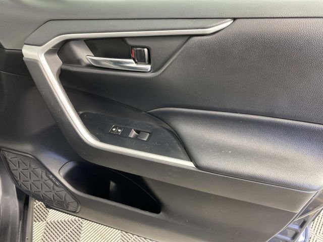 Used 2020 Toyota RAV4 XLE w/ XLE Grade Weather Package AWD/4WD image 24