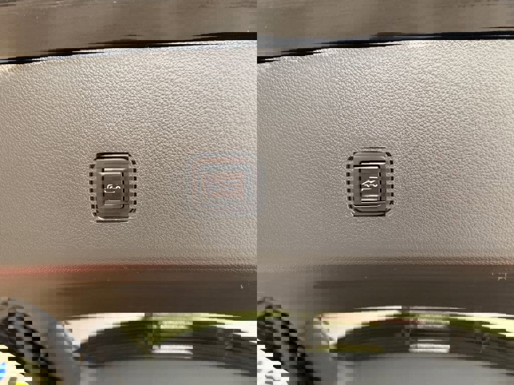 Used 2021 Chevrolet Traverse LT image 25