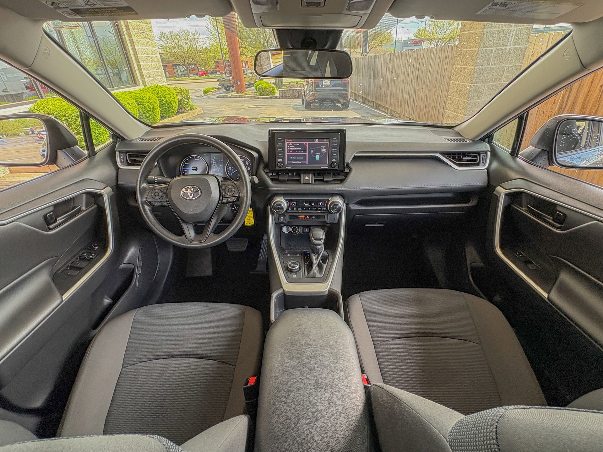 Used 2022 Toyota RAV4 LE AWD/4WD image 26