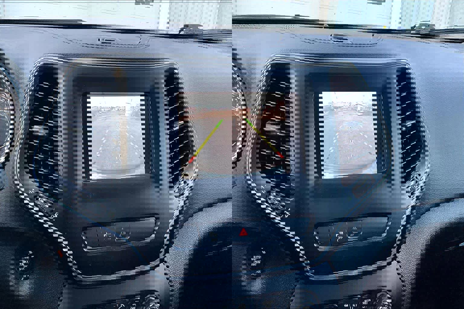 Used 2019 Jeep Cherokee Latitude Plus w/ Cold Weather Group image 24