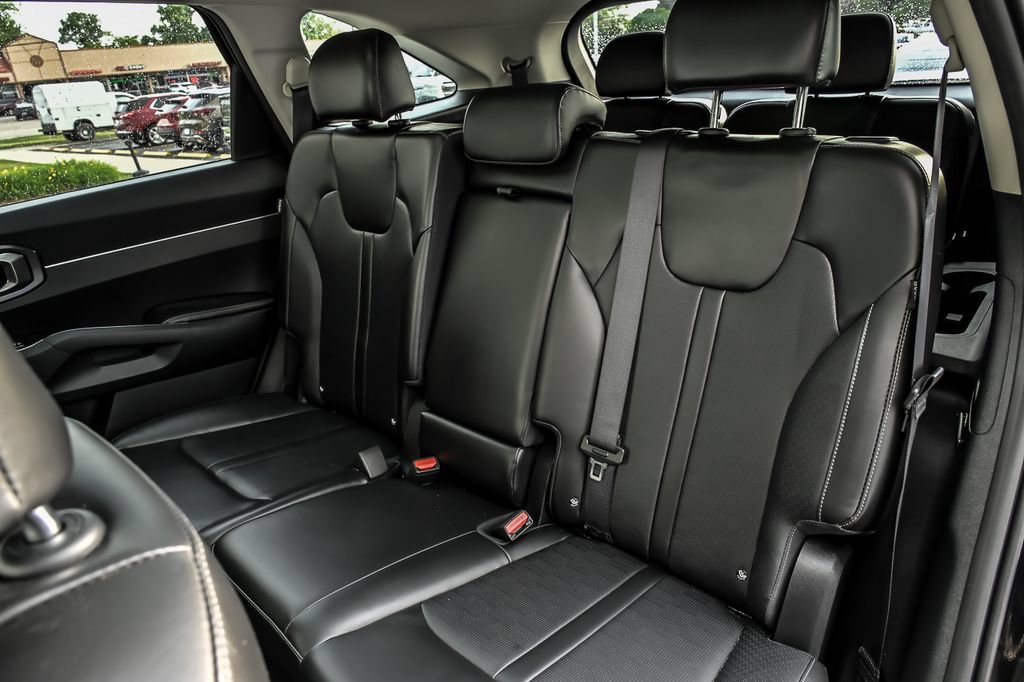 Used 2024 Kia Sorento S w/ Panoramic Sunroof Package AWD/4WD image 16