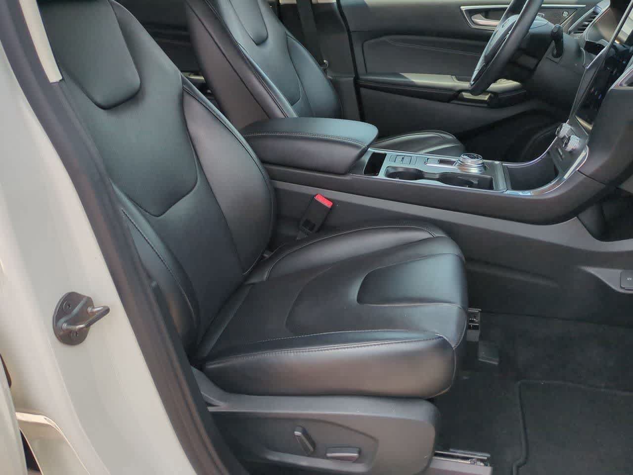Used 2022 Ford Edge Titanium w/ Equipment Group 301A AWD/4WD image 20