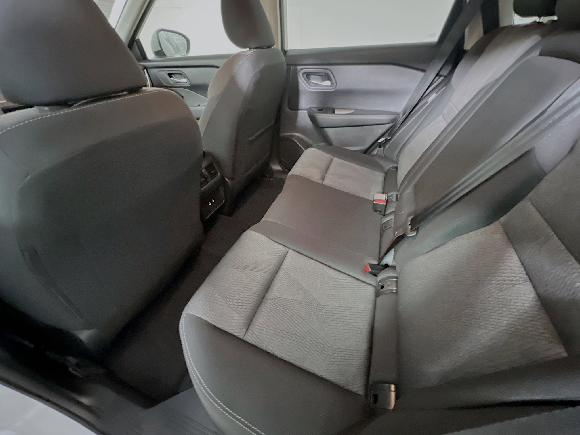 Used 2025 Nissan Rogue SV image 29