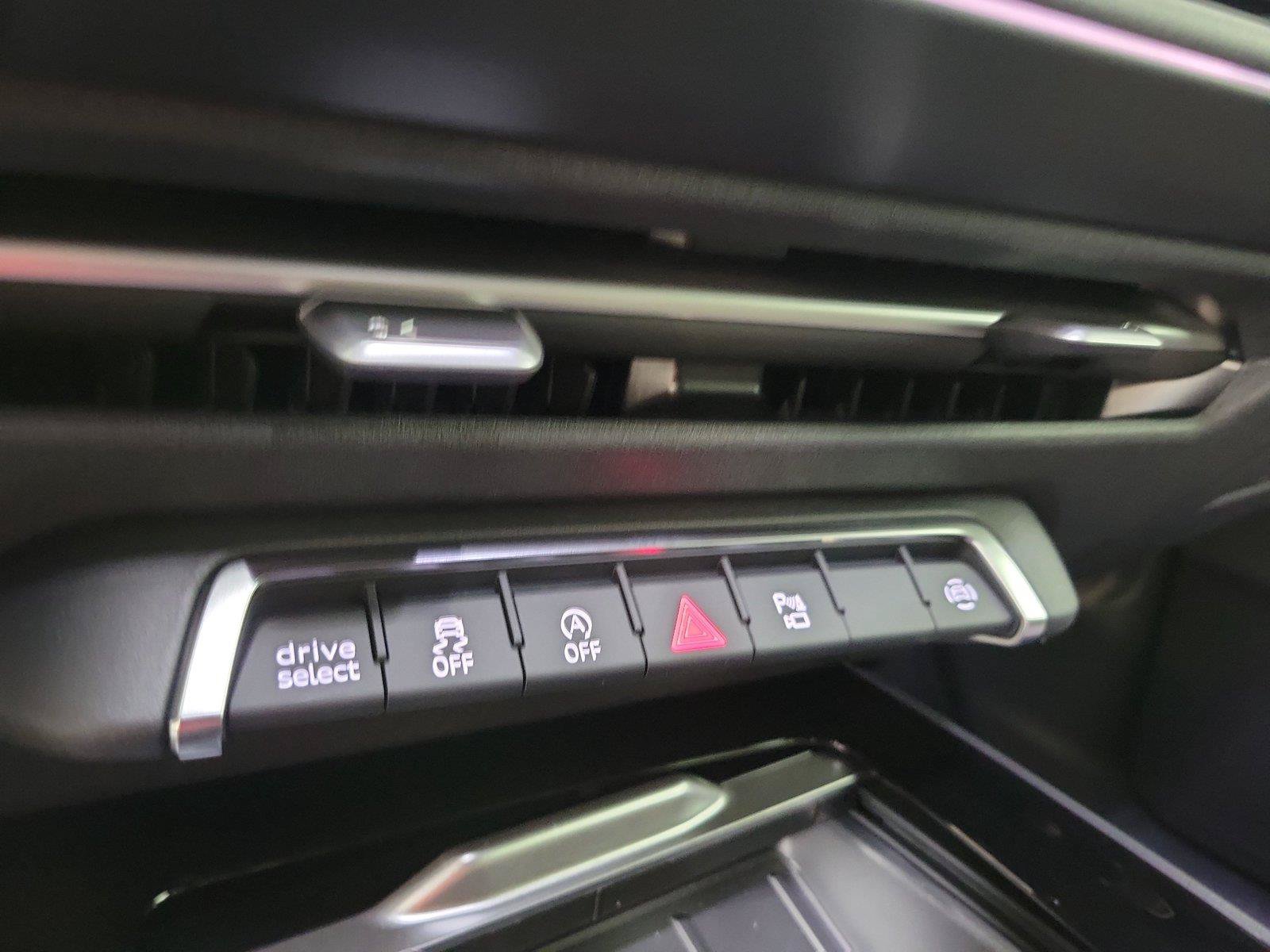 New 2026 Audi Q3 quattro 2.0T AWD/4WD image 30