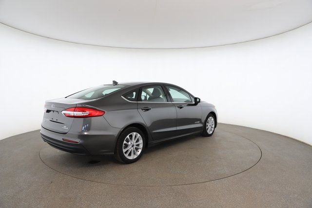 Used 2019 Ford Fusion SE image 18