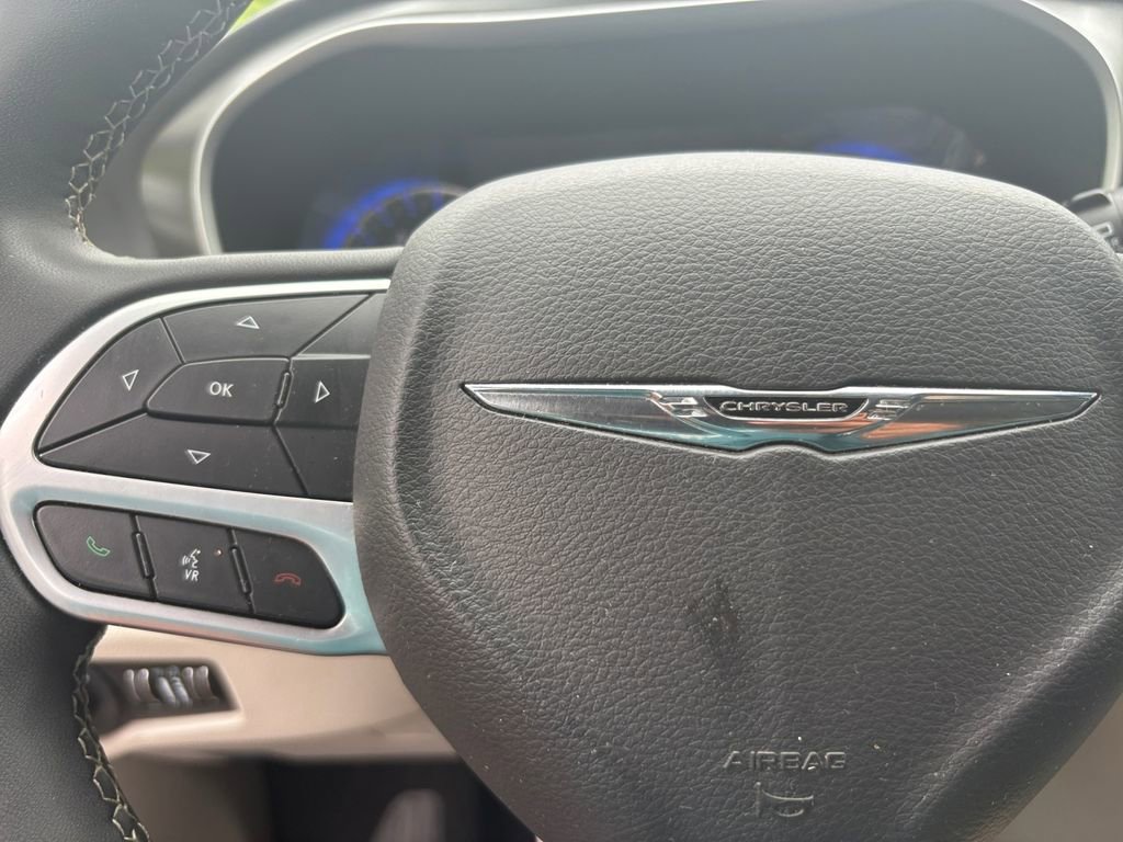 Certified 2024 Chrysler Pacifica Touring-L image 24