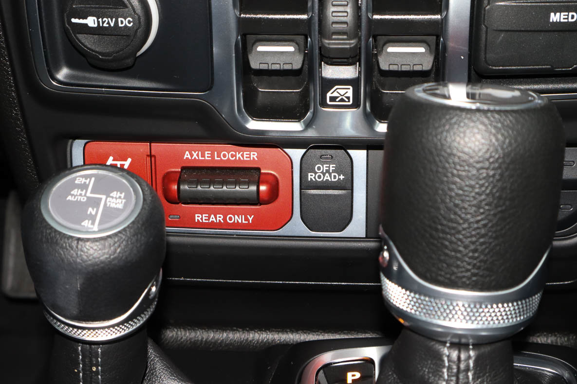 Used 2025 Jeep Wrangler Willys AWD/4WD image 11