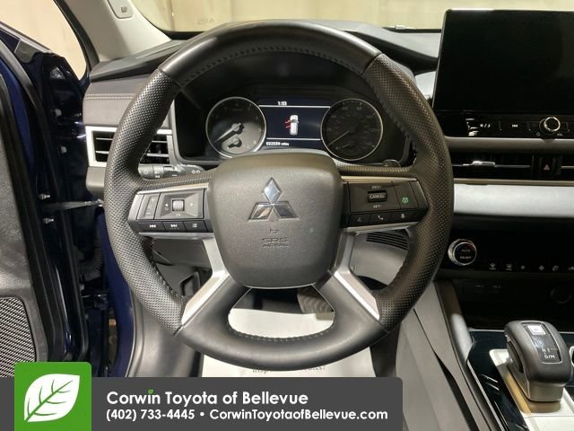 Used 2025 Mitsubishi Outlander SE image 13