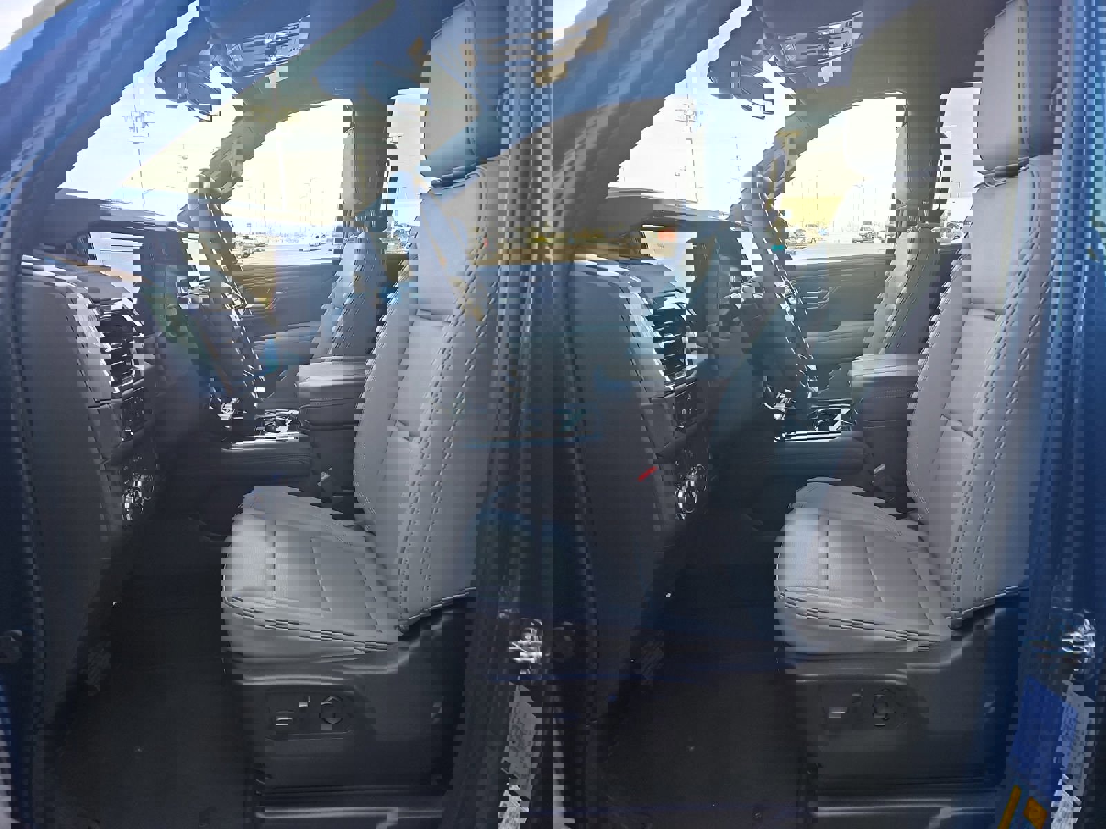 Used 2025 GMC Yukon Elevation image 7