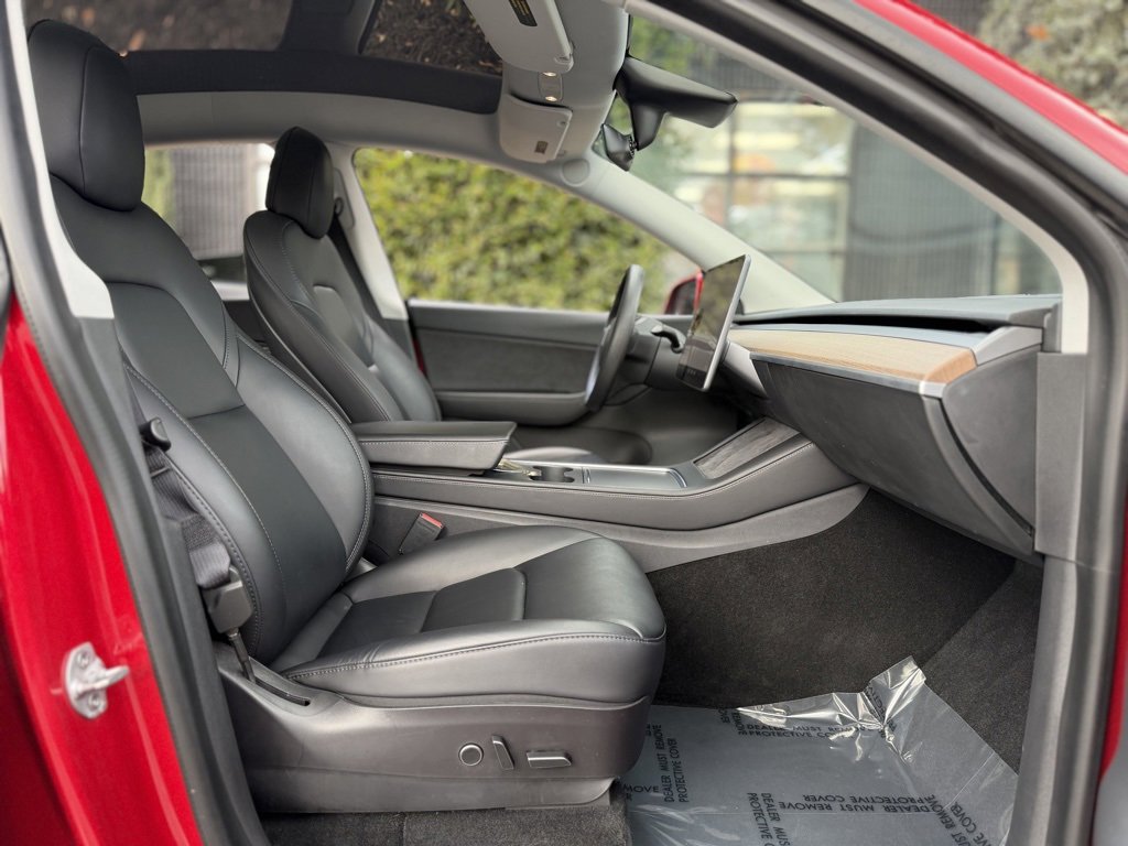 Used 2021 Tesla Model Y Long Range image 31