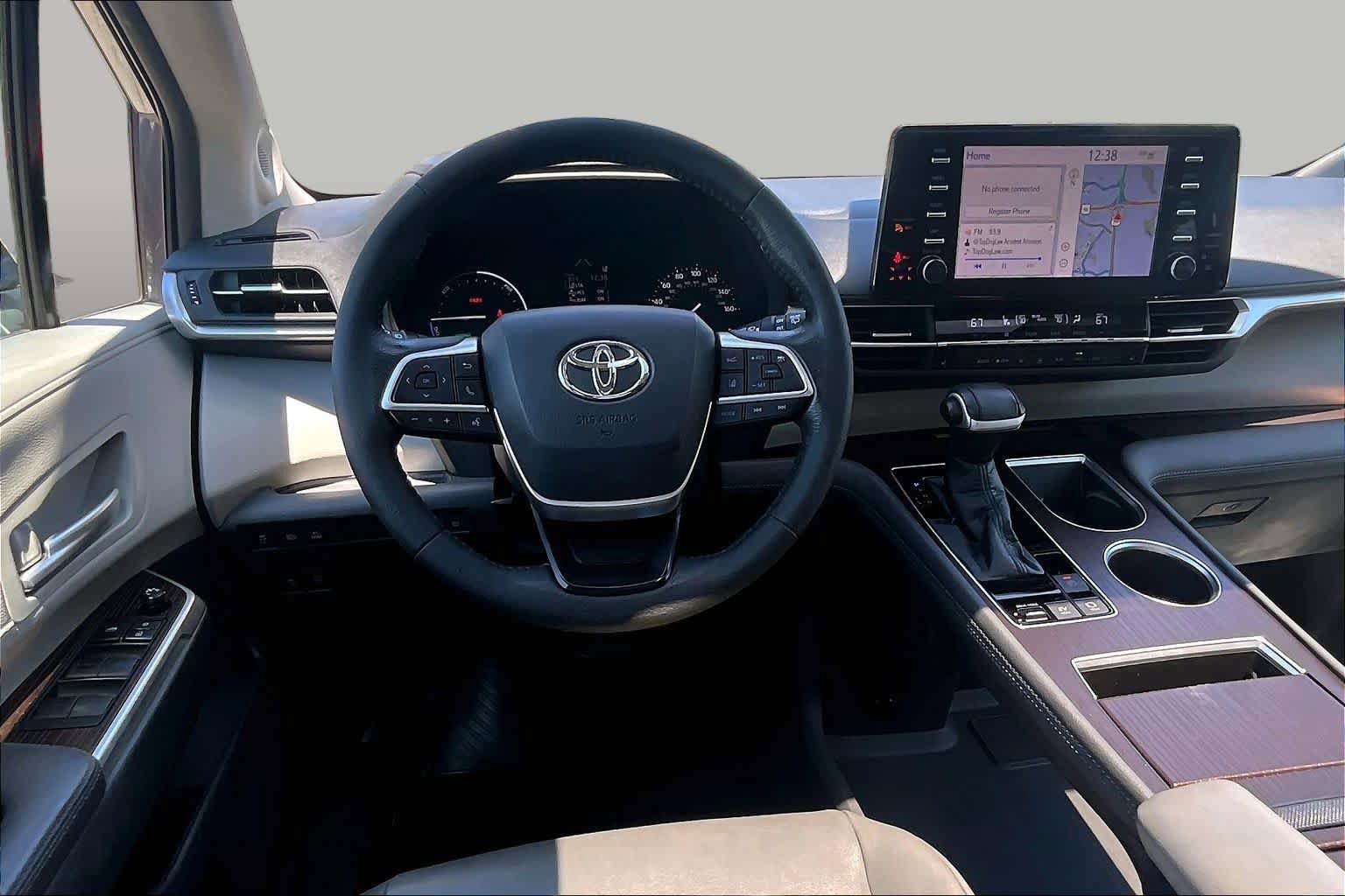 Used 2021 Toyota Sienna XLE w/ XLE Plus Package FWD image 6