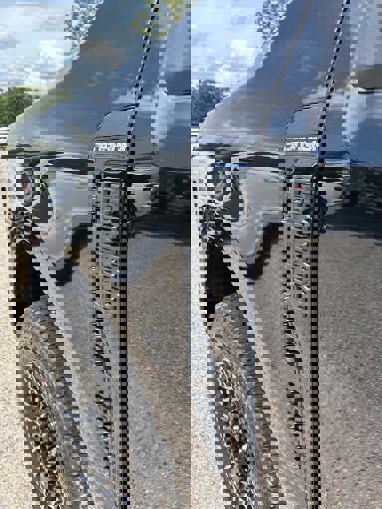 New 2025 Ford F250 Platinum image 14