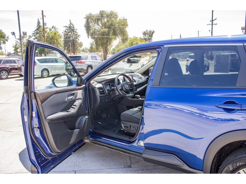Used 2023 Nissan Rogue SV AWD/4WD image 25