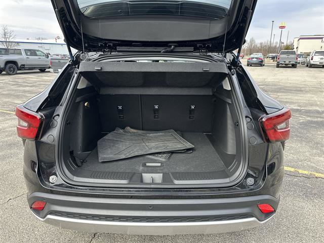Used 2025 Chevrolet Trax LT w/ Sunroof Package FWD image 19