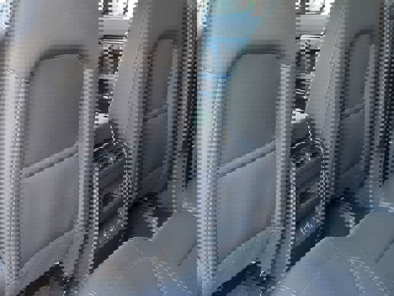 Used 2025 Land Rover Defender 110 S image 18