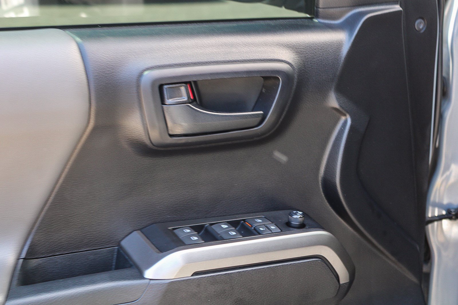 Used 2021 Toyota Tacoma SR5 RWD image 22