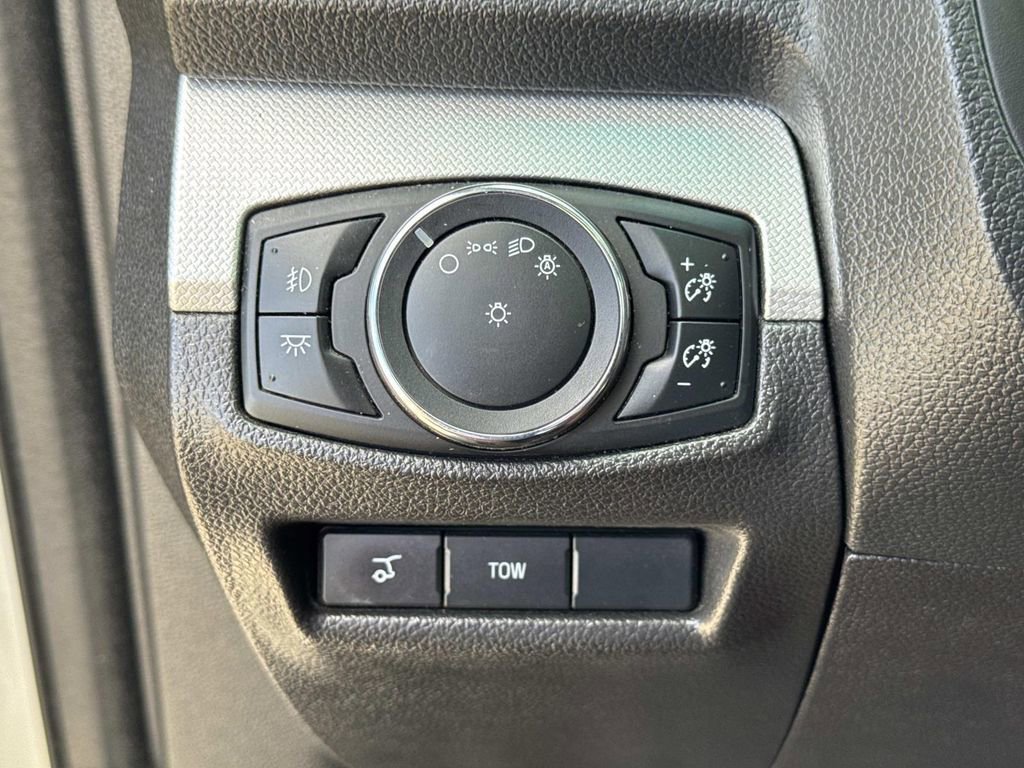 Used 2015 Ford Explorer XLT w/ Equipment Group 202B image 29