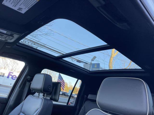 Used 2023 Chevrolet Suburban Premier w/ Advanced Technology Package image 19