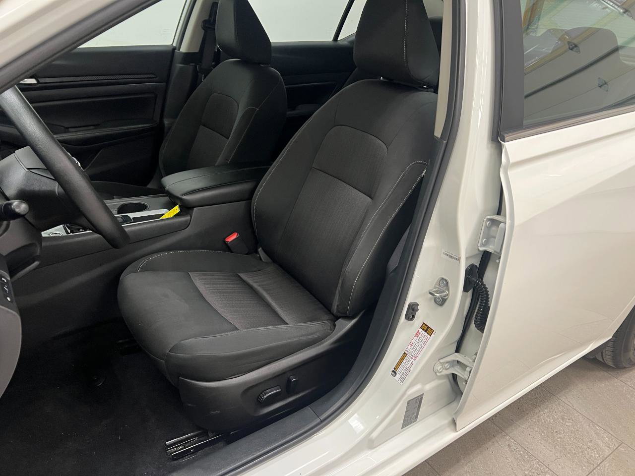 Used 2025 Nissan Altima 2.5 SV image 21